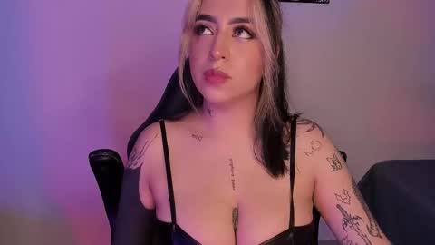 Annika online show from November 18, 2025, 9:52 pm