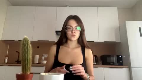 Snapshot of annisguion chatting on September 11, 2025, 3:12 pm Leila Bruno online show from September 11, 2025, 3:12 pm