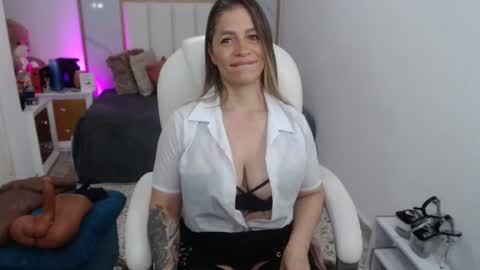 Snapshot of annita_cooper_ chatting on March 10, 2025, 3:20 pm anna online show from March 10, 2025, 3:20 pm