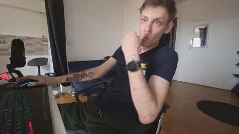 Snapshot of annonimsick chatting on November 20, 2025, 1:33 pm online show from November 20, 2025, 1:33 pm