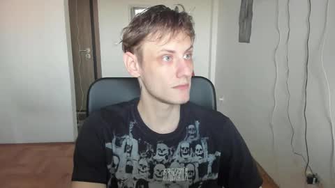 Snapshot of annonimsick chatting on December 15, 2025, 2:32 pm online show from December 15, 2025, 2:32 pm