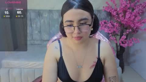 Snapshot of anny1_s chatting on May 27, 2026, 10:29 pm Anny online show from May 27, 2026, 10:29 pm