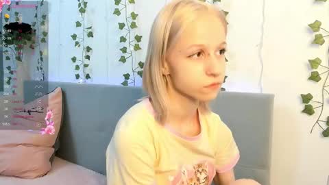 Snapshot of anny_0luv chatting on December 3, 2025, 10:35 am annymeow online show from December 3, 2025, 10:35 am