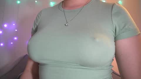 Snapshot of anny_dee chatting on April 13, 2026, 5:46 am Anny online show from April 13, 2026, 5:46 am