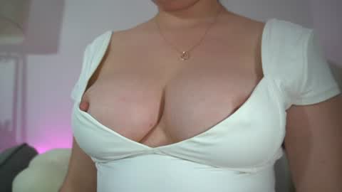 Snapshot of anny_dee chatting on June 11, 2026, 4:21 am Anny online show from June 11, 2026, 4:21 am