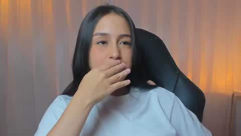 Snapshot of anny_jones77 chatting on July 7, 2026, 3:42 am Anny online show from July 7, 2026, 3:42 am