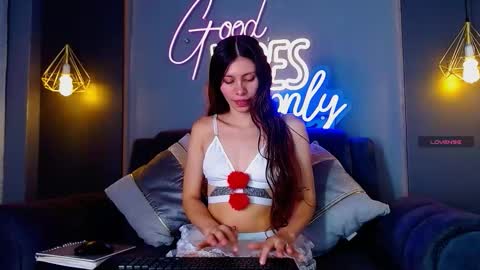 Snapshot of anny_loves chatting on February 6, 2026, 6:00 pm anny_loves online show from February 6, 2026, 6:00 pm