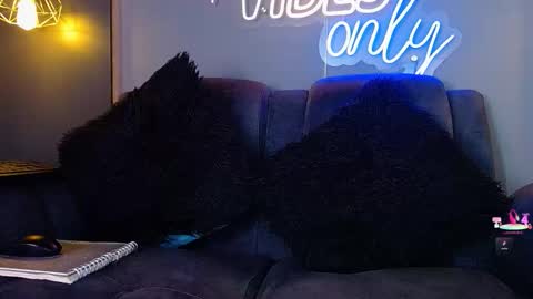 Snapshot of anny_loves chatting on February 27, 2026, 6:08 pm anny_loves online show from February 27, 2026, 6:08 pm