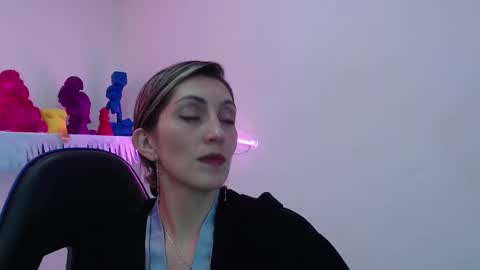 Anny online show from December 3, 2025, 12:47 pm