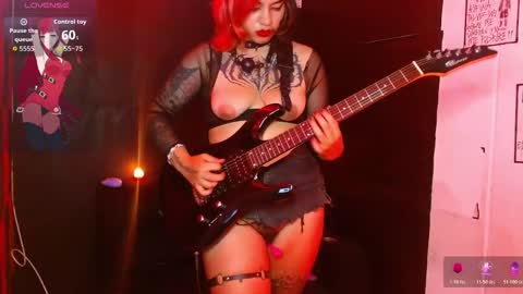 Snapshot of anny_velvetpain chatting on December 17, 2025, 1:22 am Annie online show from December 17, 2025, 1:22 am