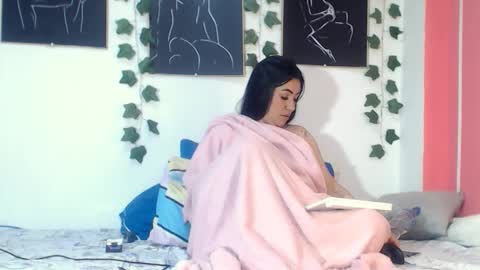 Snapshot of annyevans_ chatting on October 28, 2025, 1:58 pm online show from October 28, 2025, 1:58 pm