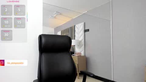 Anny online show from November 10, 2025, 8:19 pm