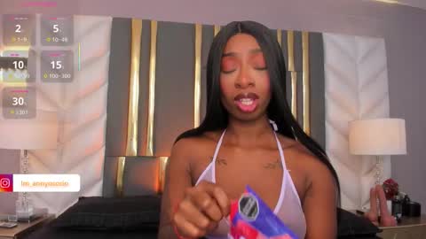 Anny online show from November 19, 2025, 2:11 am