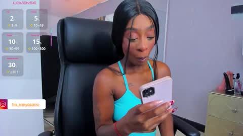 Anny online show from December 5, 2025, 7:43 pm