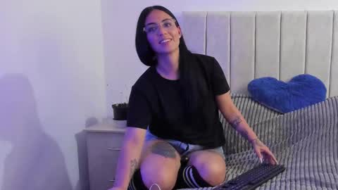 Snapshot of annyroberts_89 chatting on February 6, 2026, 11:08 pm Anny online show from February 6, 2026, 11:08 pm
