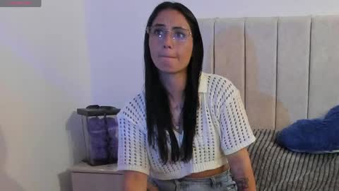 Snapshot of annyroberts_89 chatting on April 14, 2026, 11:00 pm Anny online show from April 14, 2026, 11:00 pm