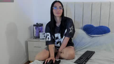 Snapshot of annyroberts_89 chatting on April 28, 2026, 5:18 pm Anny online show from April 28, 2026, 5:18 pm