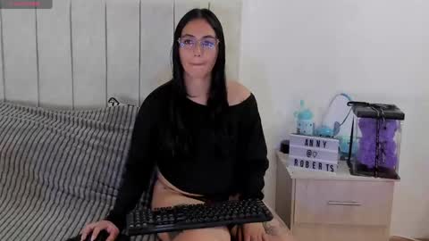 Snapshot of annyroberts_89 chatting on May 15, 2026, 7:54 pm Anny online show from May 15, 2026, 7:54 pm