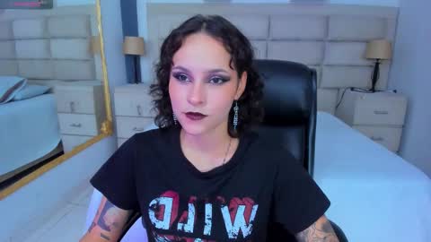 AnnyT online show from October 12, 2025, 8:52 pm