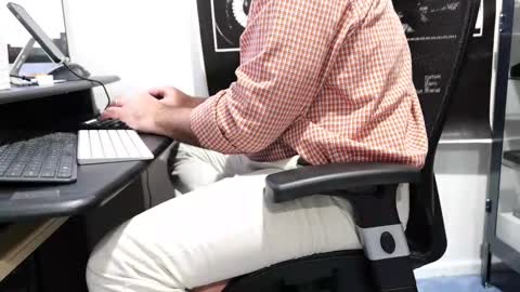 D online show from November 10, 2025, 3:22 pm