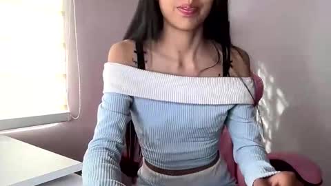 anotella_aa online show from November 26, 2025, 8:32 pm