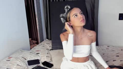 anotella_aa online show from May 15, 2026, 11:34 pm