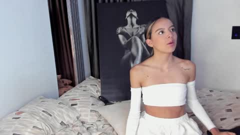 anotella_aa online show from May 15, 2026, 11:45 pm