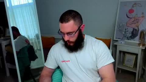 Ant online show from May 17, 2026, 3:19 pm