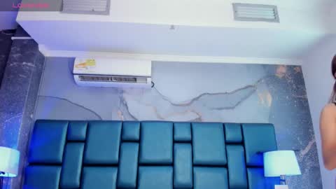 anthonelaDuque online show from November 28, 2025, 12:19 pm