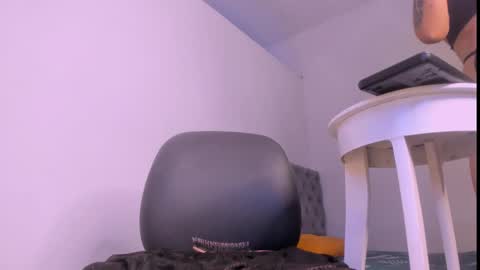 anthonellabrowm_ online show from January 15, 2026, 8:12 pm