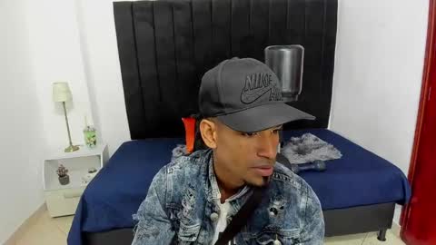 Snapshot of anthoy_wayans chatting on December 18, 2024, 11:40 pm online show from December 18, 2024, 11:40 pm