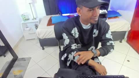 Snapshot of anthoy_wayans chatting on February 13, 2025, 12:24 am online show from February 13, 2025, 12:24 am