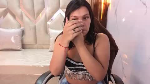 Antonela online show from November 28, 2025, 1:03 pm