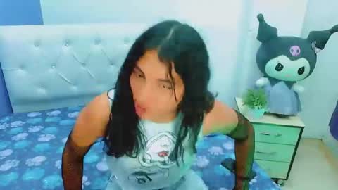antonela_xx3 online show from May 22, 2026, 8:25 pm