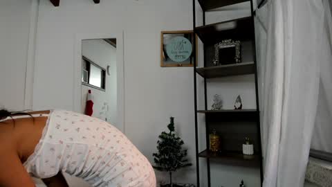 Snapshot of antonelabella chatting on December 15, 2024, 8:36 pm Antonela online show from December 15, 2024, 8:36 pm