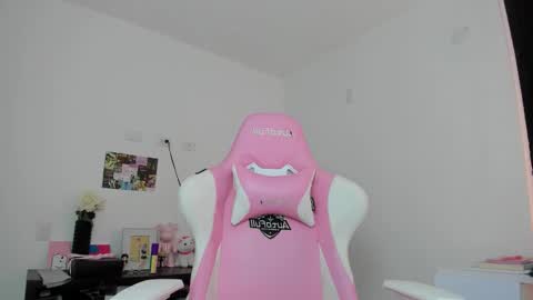 Snapshot of antonella_28_ chatting on March 25, 2026, 7:42 pm Antonella online show from March 25, 2026, 7:42 pm