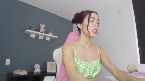 Snapshot of antonella_28_ chatting on April 2, 2026, 7:22 pm Antonella online show from April 2, 2026, 7:22 pm