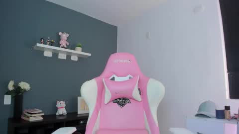 Snapshot of antonella_28_ chatting on April 21, 2026, 1:42 am Antonella online show from April 21, 2026, 1:42 am
