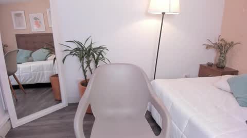 Snapshot of antonella_barone chatting on November 25, 2025, 2:06 pm Antonella online show from November 25, 2025, 2:06 pm