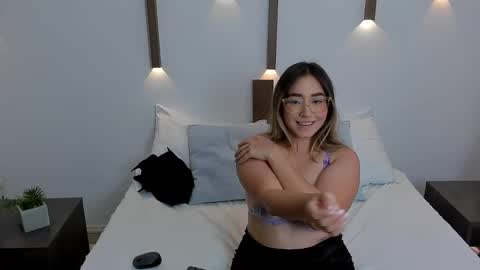 A N T O N E L L A  online show from January 13, 2025, 3:04 pm