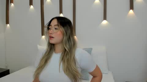 A N T O N E L L A  online show from January 25, 2025, 12:05 pm