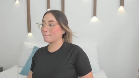 A N T O N E L L A  online show from February 4, 2025, 3:04 pm