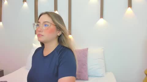 A N T O N E L L A  online show from February 12, 2025, 12:01 pm