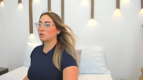 A N T O N E L L A  online show from February 28, 2025, 12:09 pm