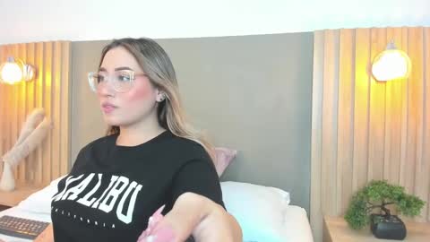 A N T O N E L L A  online show from March 12, 2025, 12:57 pm