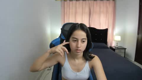 Snapshot of antonella_heinz_ chatting on November 3, 2025, 5:58 pm Antonella online show from November 3, 2025, 5:58 pm