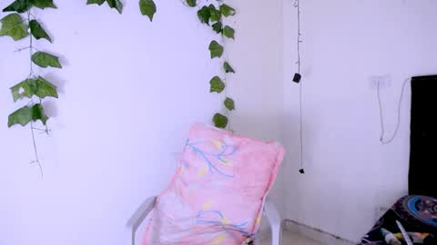 Snapshot of antonella_mcry chatting on December 17, 2025, 10:27 pm antonella online show from December 17, 2025, 10:27 pm