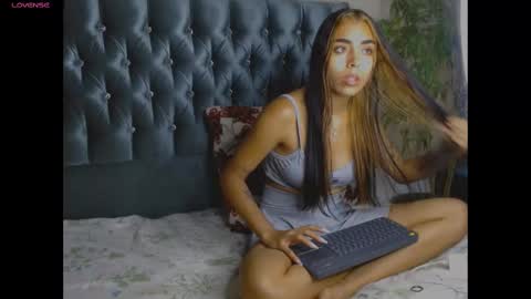 Snapshot of antonellaandnoah chatting on February 13, 2025, 10:54 pm AntonellaAndNoah online show from February 13, 2025, 10:54 pm