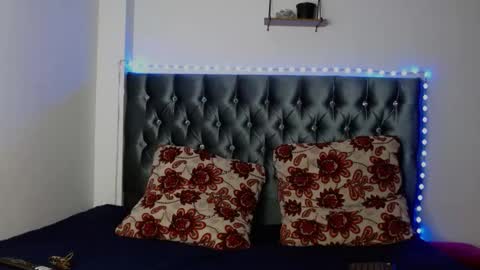 Snapshot of antonellaandnoah chatting on March 10, 2025, 11:27 pm AntonellaAndNoah online show from March 10, 2025, 11:27 pm