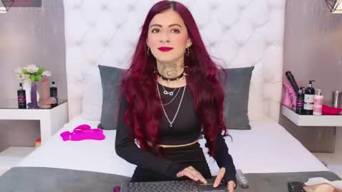 Snapshot of antonellaescudero chatting on April 24, 2026, 8:33 pm AntonellaEscudero online show from April 24, 2026, 8:33 pm